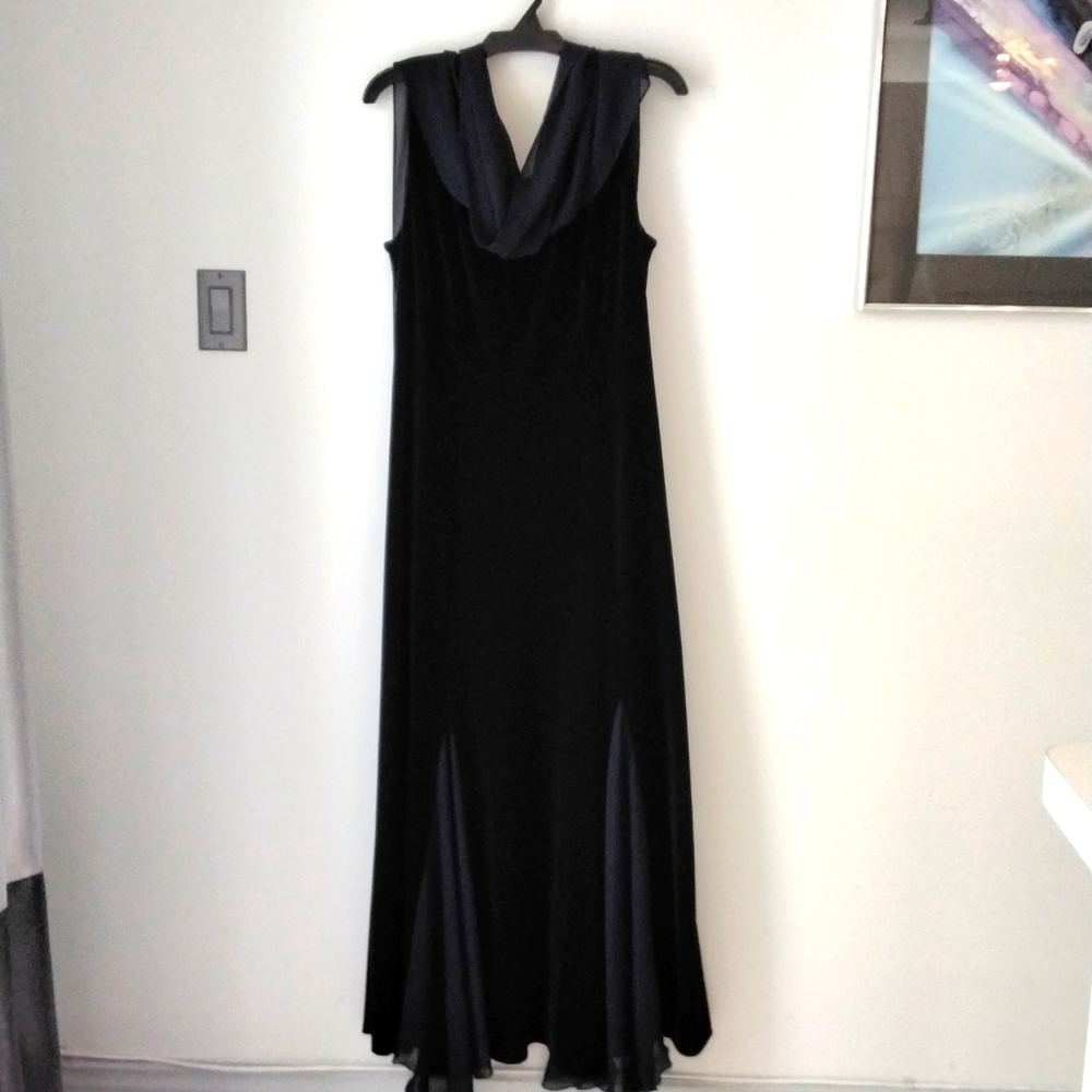 HOST PICK Ladies navy blue evening gown, size 14